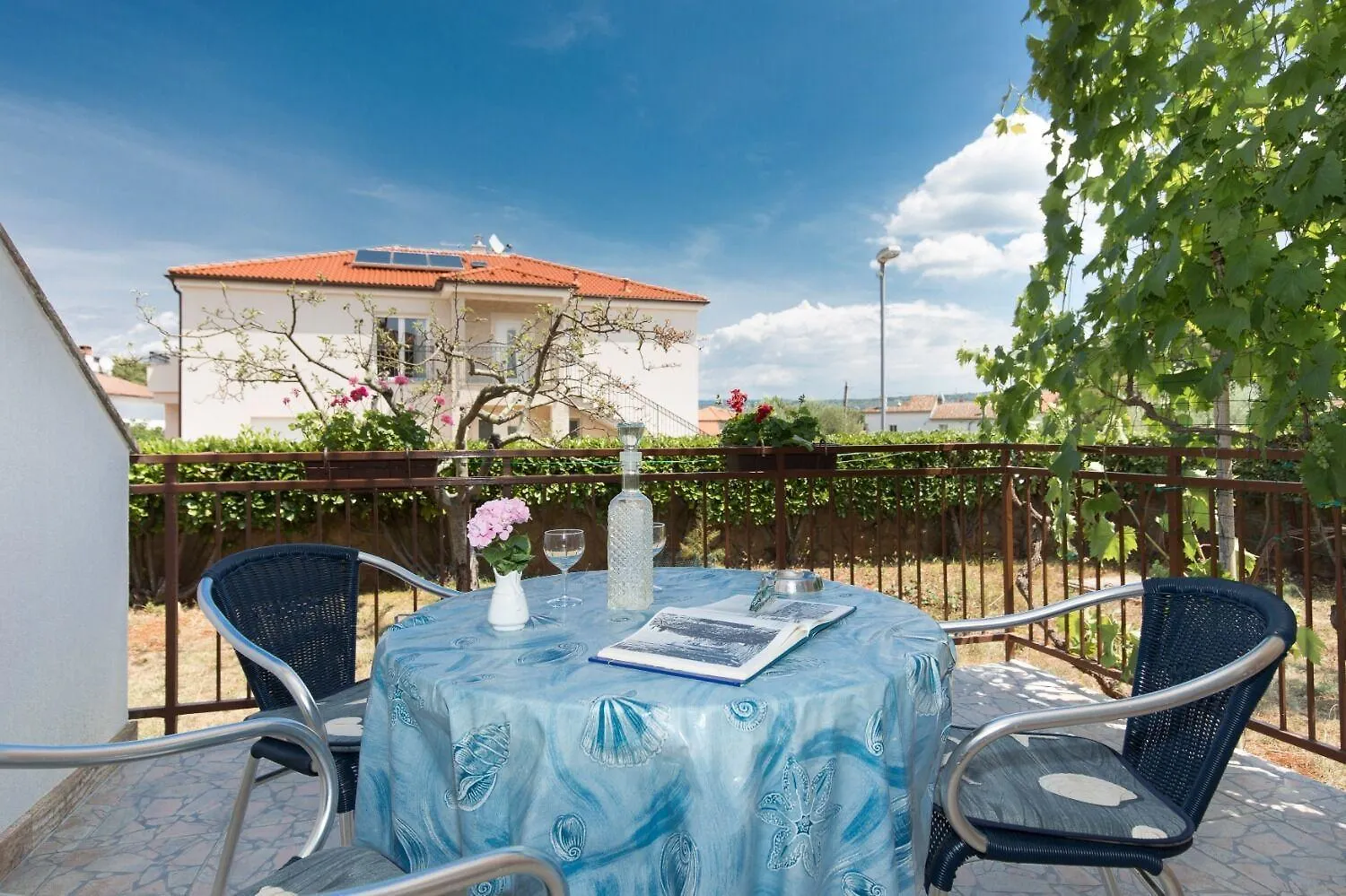 Apartments Kate - 100 M From Beach Malinska 0*,  Croacia