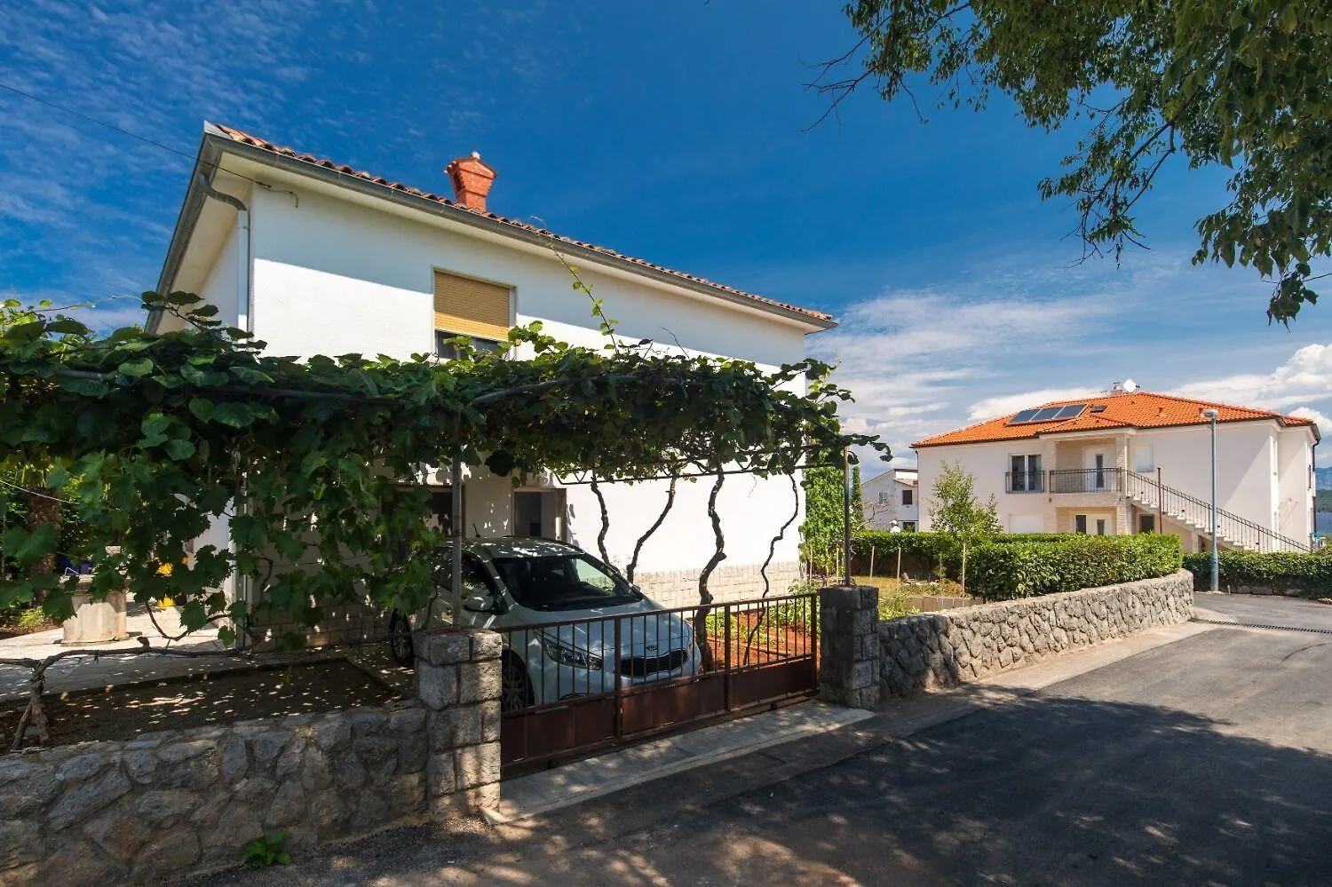 Apartments Kate - 100 M From Beach Malinska 0*,